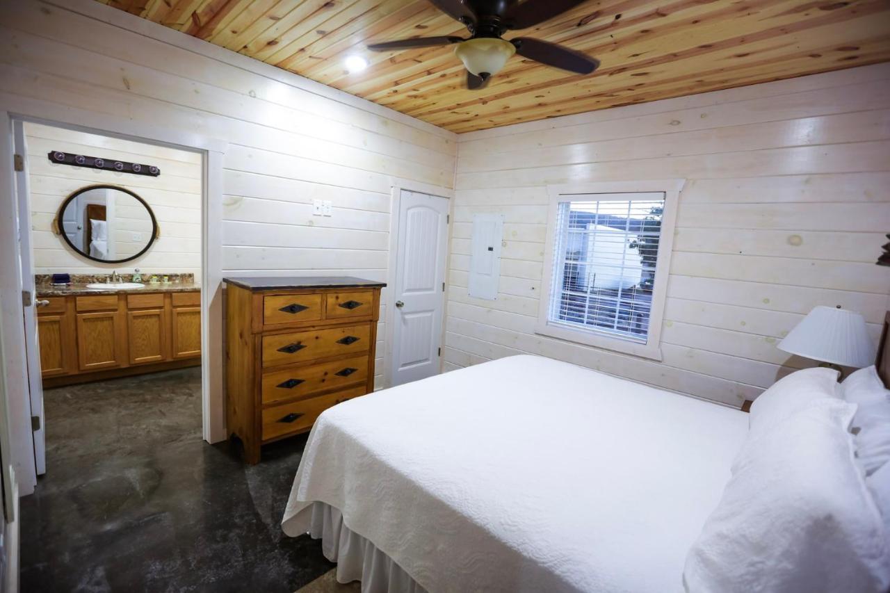 Knotty Squirrel Cabins Mountain View Extérieur photo