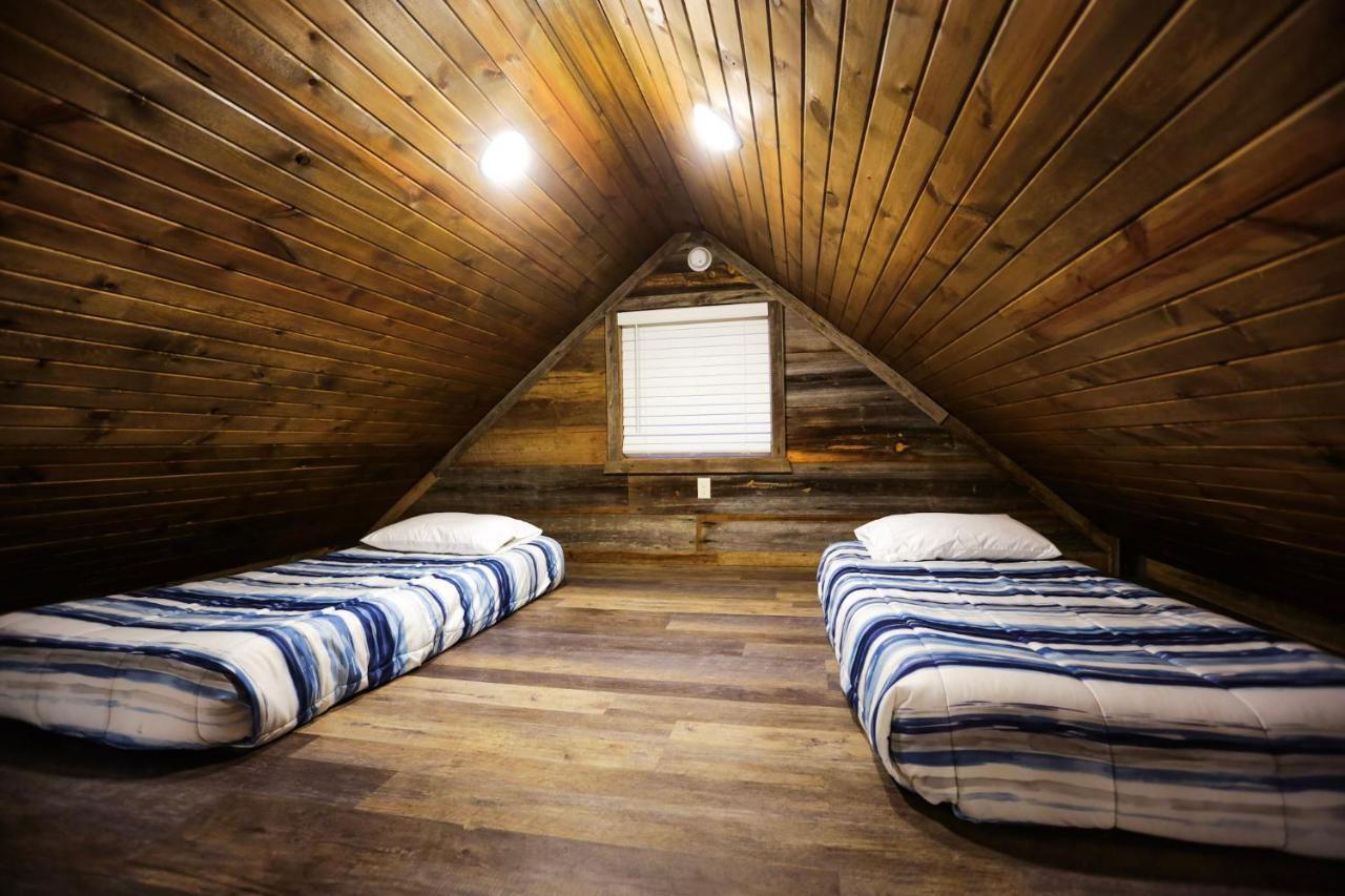 Knotty Squirrel Cabins Mountain View Extérieur photo