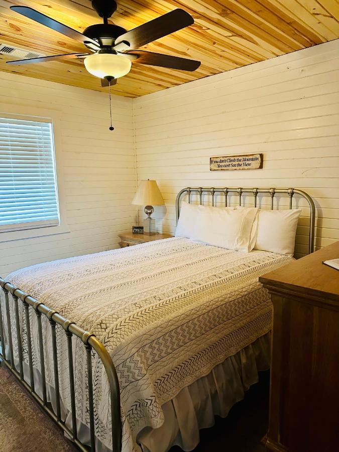 Knotty Squirrel Cabins Mountain View Extérieur photo