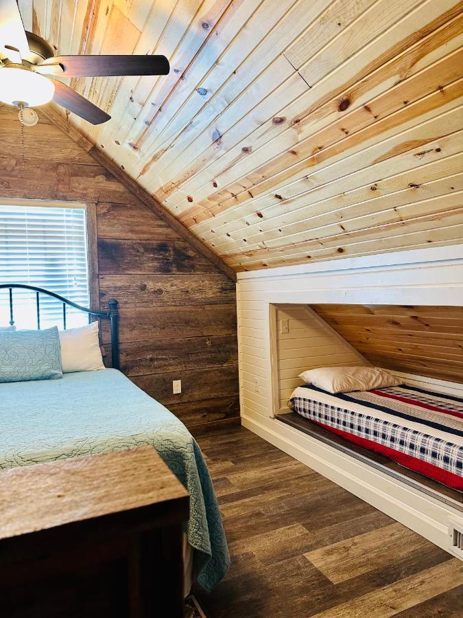 Knotty Squirrel Cabins Mountain View Extérieur photo